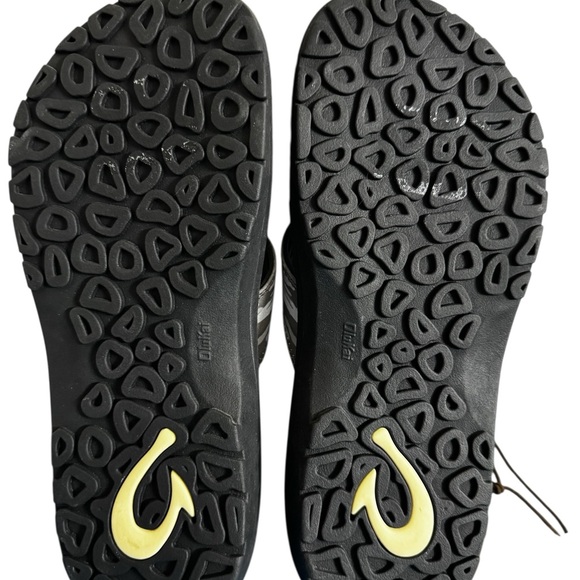 OluKai Men’s Black and Gray Flip Flops